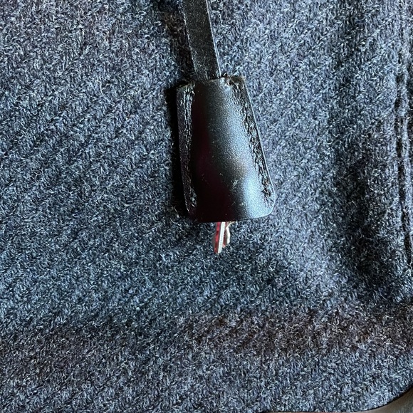 Vintage Prada Wool shoulder bag!🖤🩶 - Picture 3 of 14